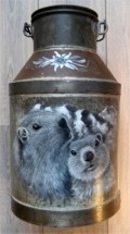 Bidon à lait en fer peint à la main - Marmotte et son marmotton.